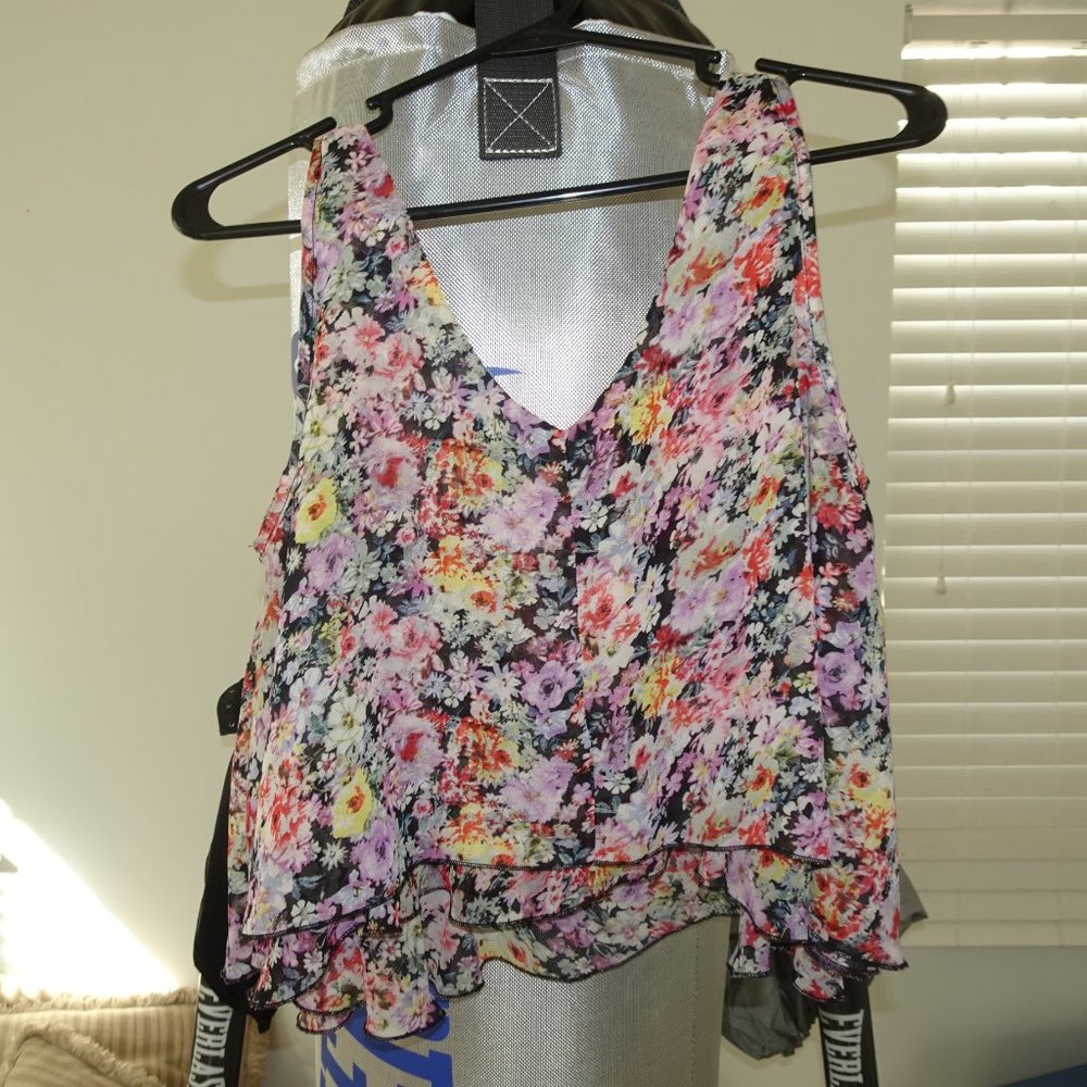 clothing - Picture 4 of 6